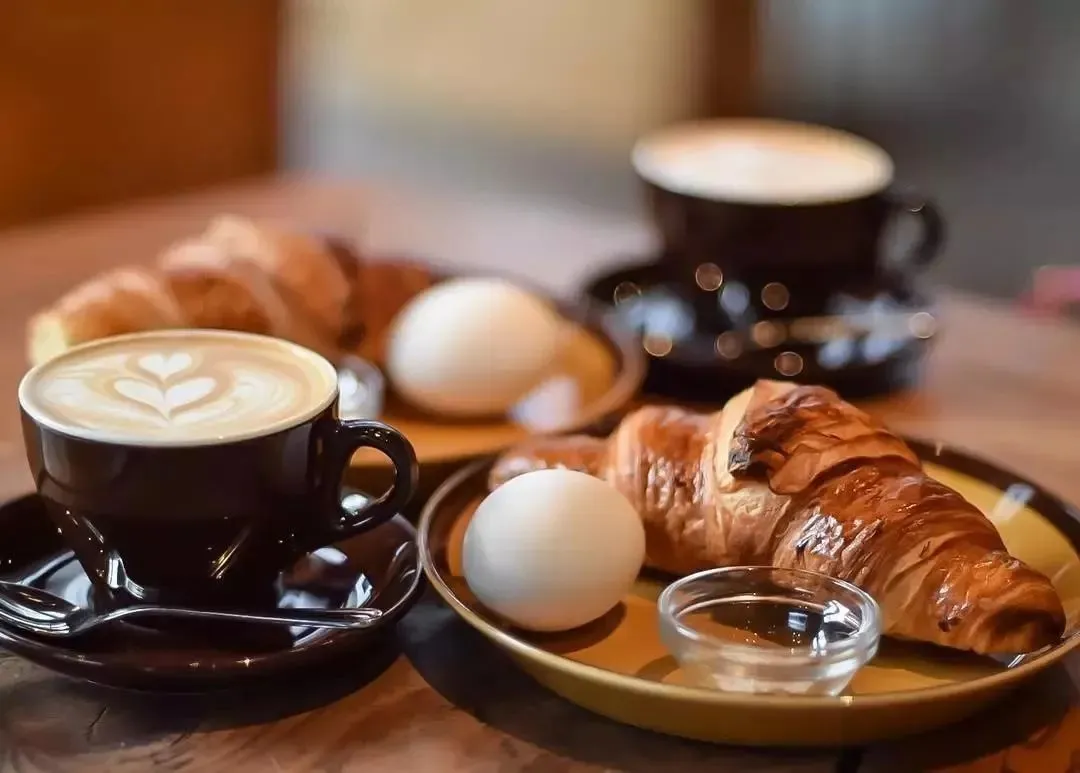 Lub neej zoo li ib lub thawv Chocolate, kuj zoo li khob kas fes